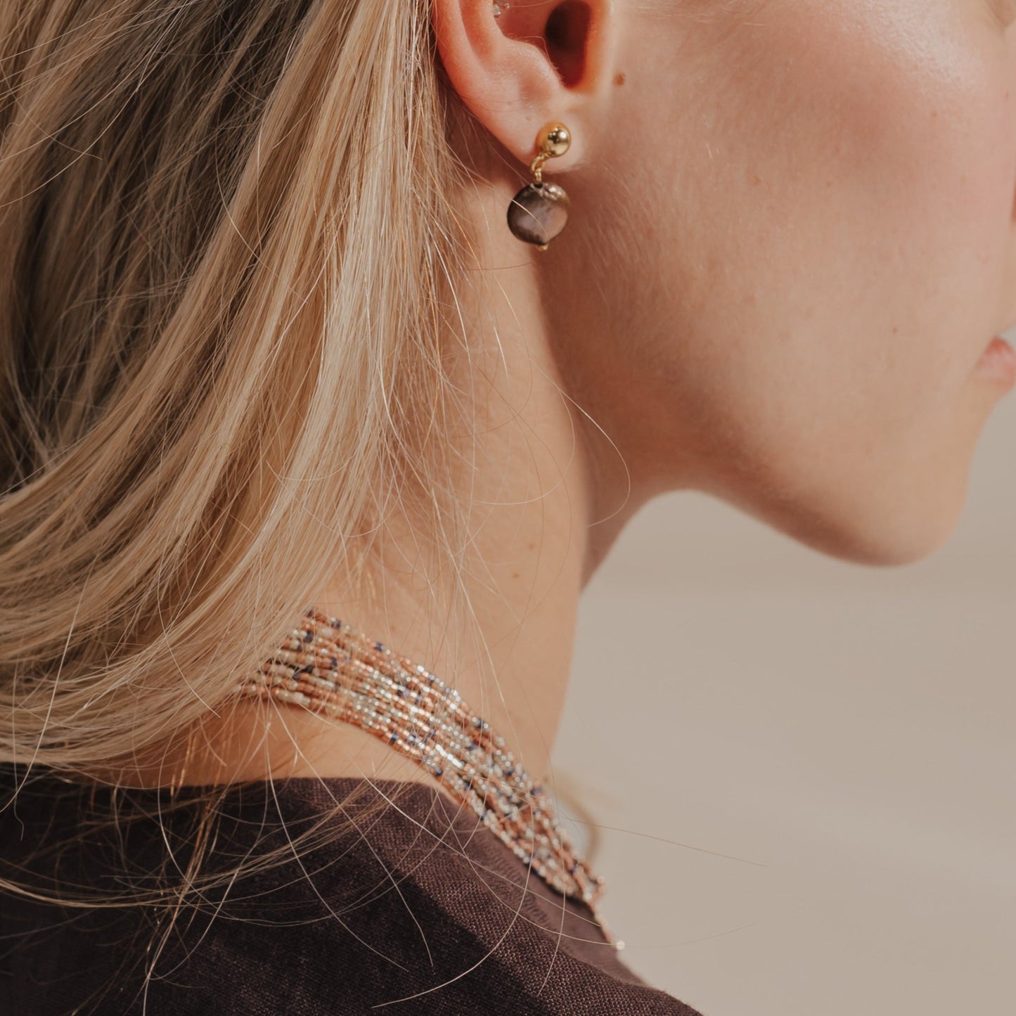 ARETES PERLA CAFE